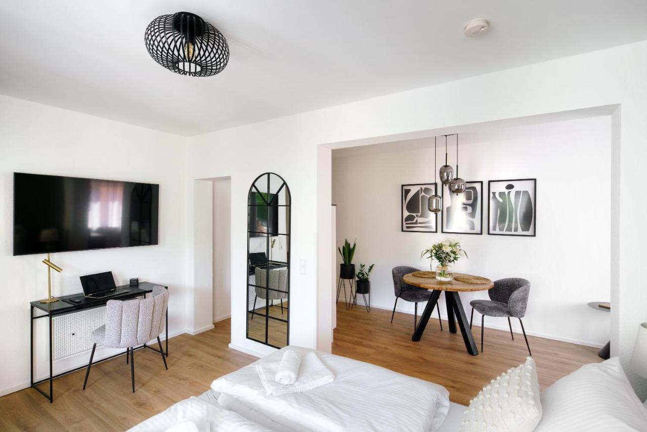 Staytona - Parkpl. - Balkon - Wlan - Netflix - Wfh Taunusstein Buitenkant foto