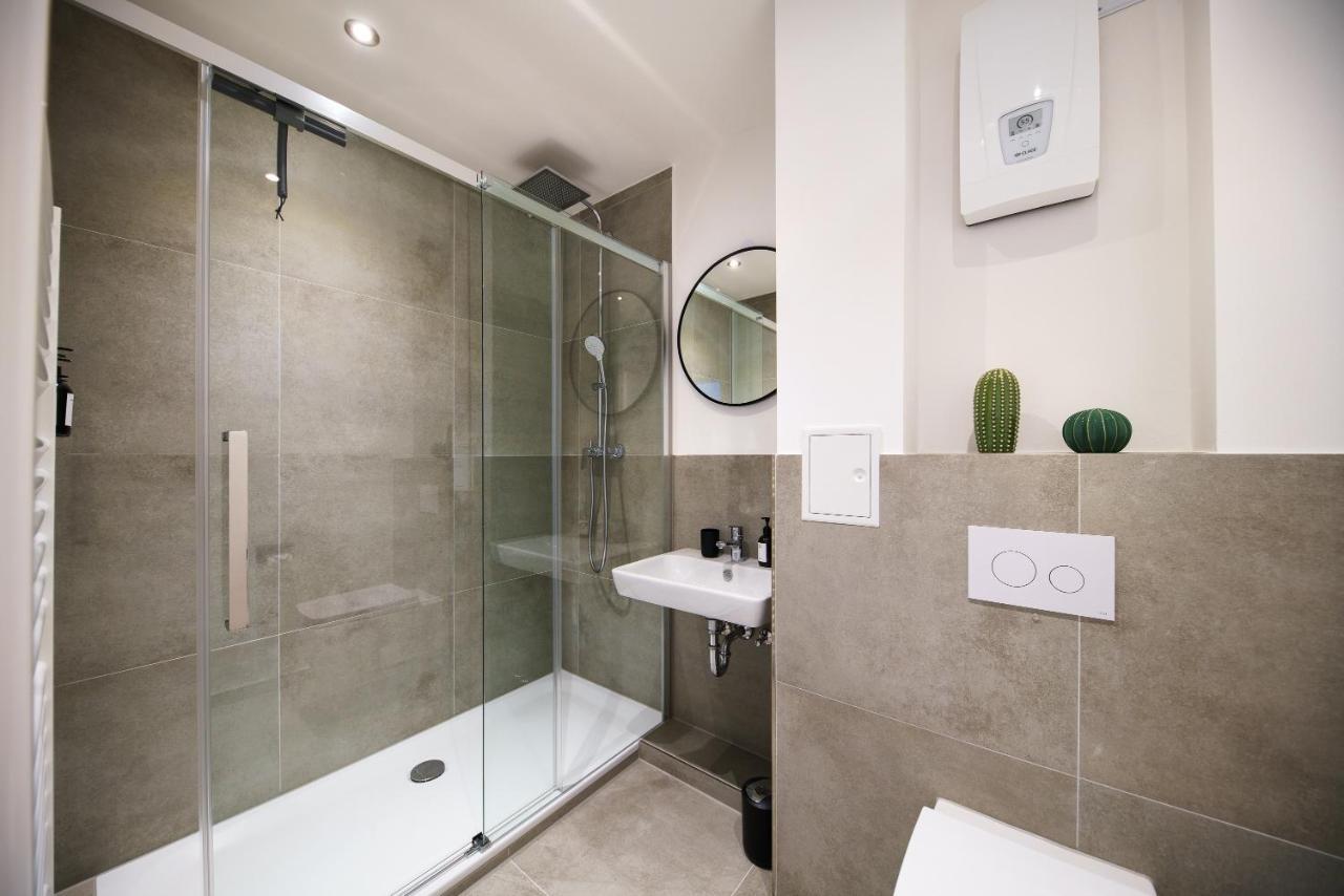 Staytona - Parkpl. - Balkon - Wlan - Netflix - Wfh Taunusstein Buitenkant foto
